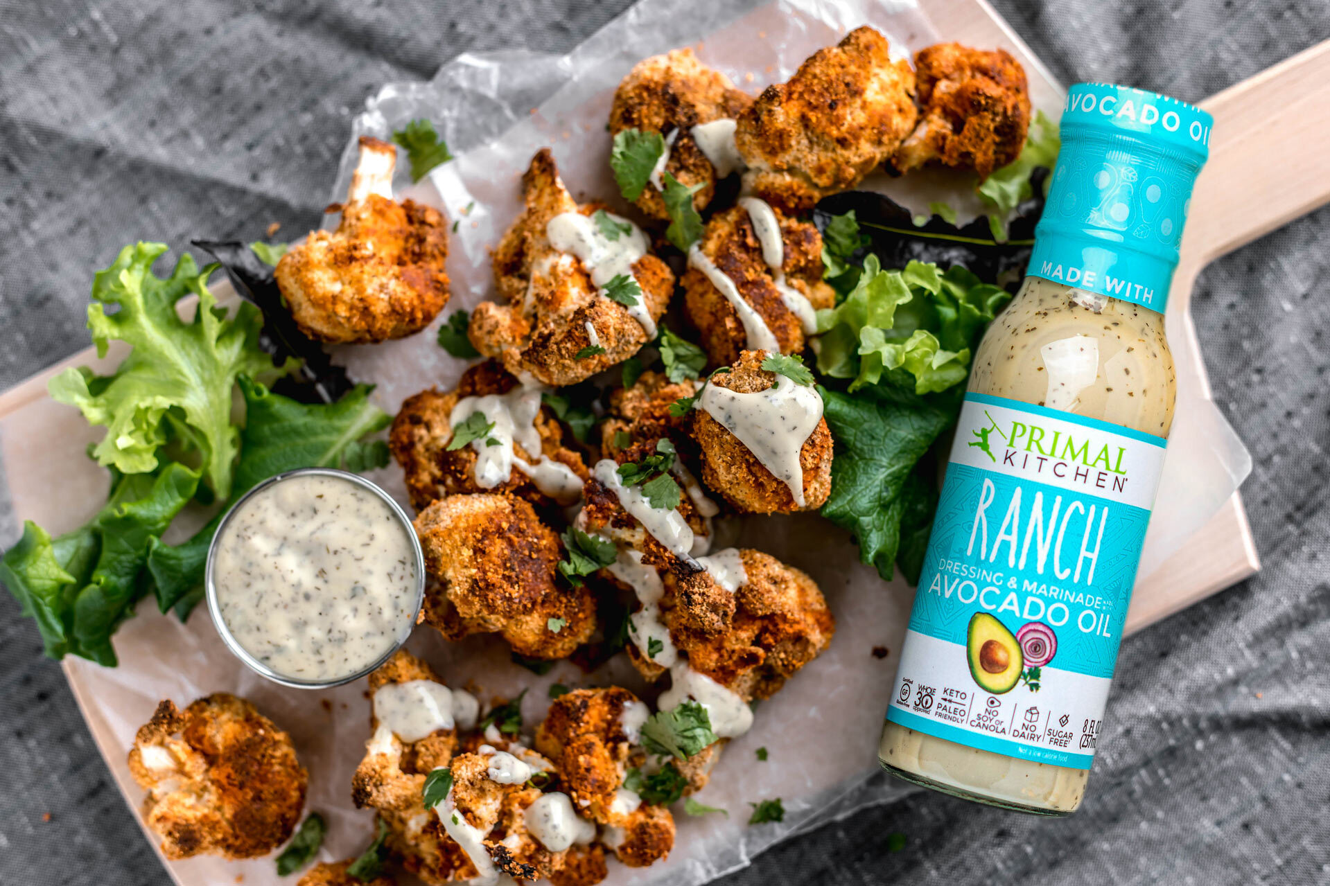 Bouchées de chou-fleur Buffalo avec Primal Kitchen Vegan Ranch