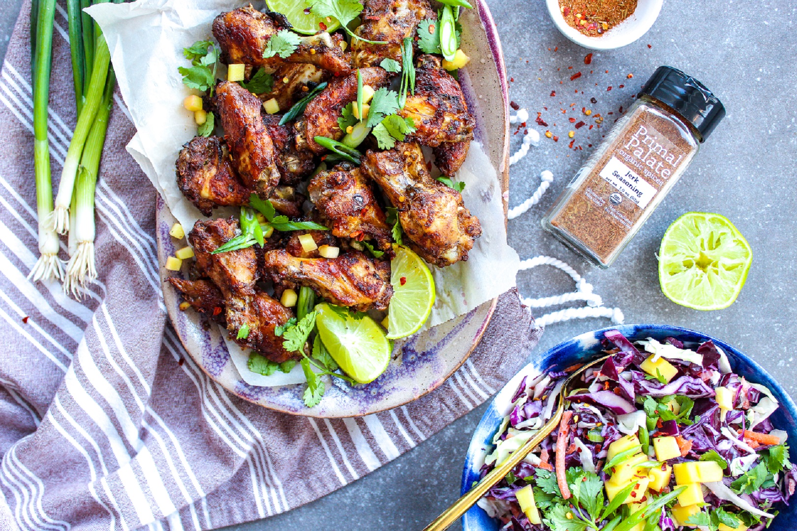 Poulet Fumé à l'Épice Jerk avec Salade de Mangue
