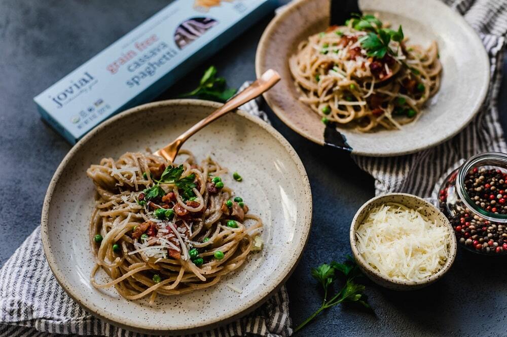 Spaghetti sans grains Carbonara avec pois sucrés
