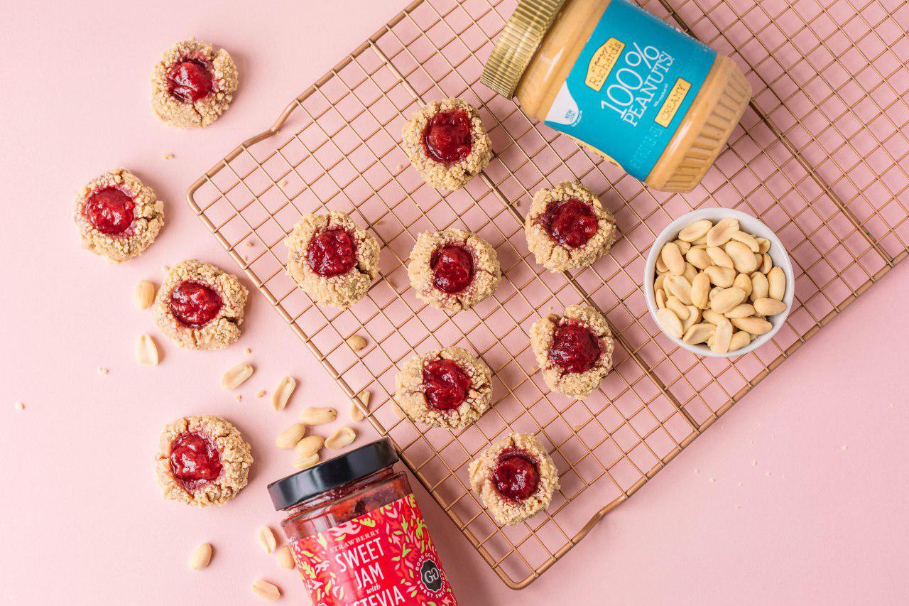 Cookies aux empreintes de pouce au beurre d'arachide et à la gelée Keto