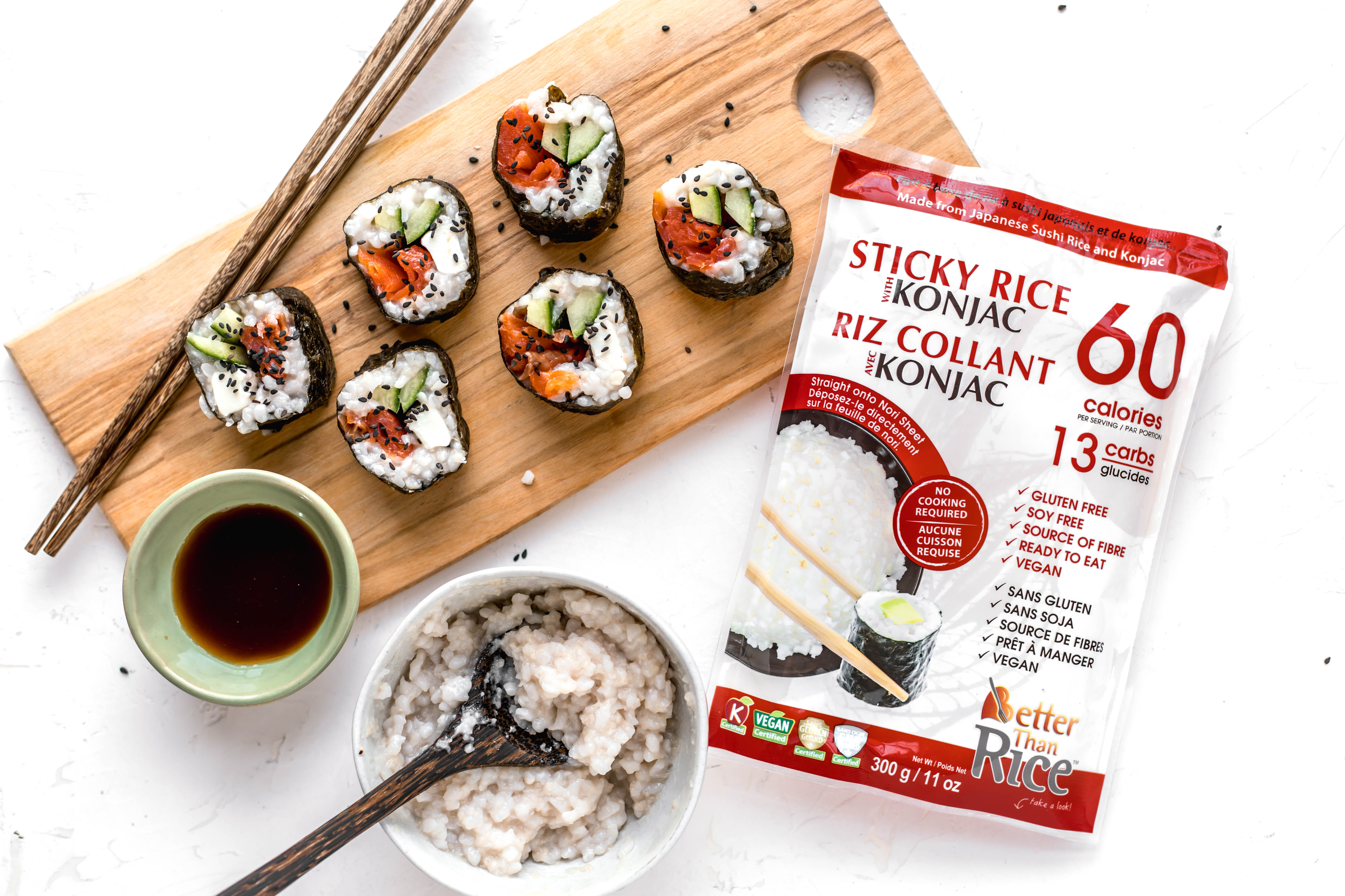 Rouleau de sushi de saumon fumé de Philadelphie à faible teneur en glucides