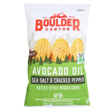 Chips de pommes de terre de style Kettle Boulder Canyon avec de l'huile d'avocat, sel de mer et poivre concassé, 148,8g.